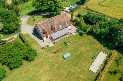 Grand gîte noyé dans le calme et la verdure à Fougerolles