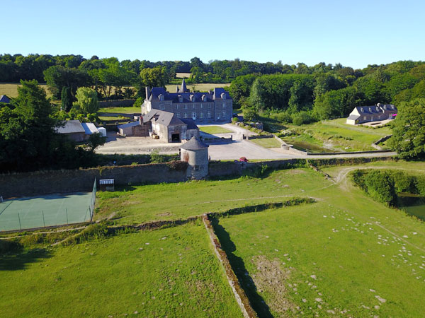 Camping Du Moulin Vert à Cléden-Poher