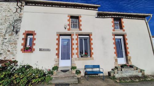 Bio D'Hellijot à Saint-Étienne-du-Bois