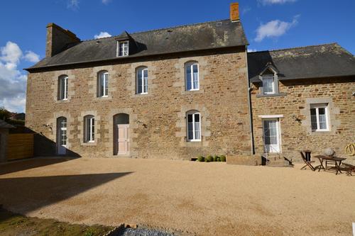 Les Gîtes Côté Cour, Côté Jardin à La Chapelle Janson