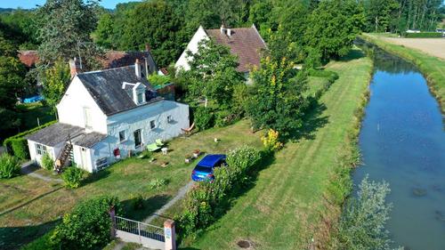 Petite maison au bord du canal à Noyers Sur Cher