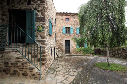 La maison aux volets verts à VILLENEUVE-D'ALLIER
