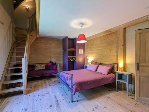 Chambre Fruits des bois, La Ferme de Madelonnet à St-Jeures