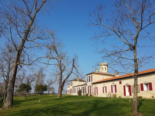Tour du Château Laroque Dubos à LAROQUE