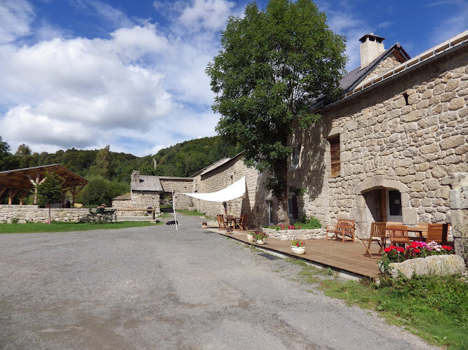 Special accommodation yurts lozere trailers à Antrenas