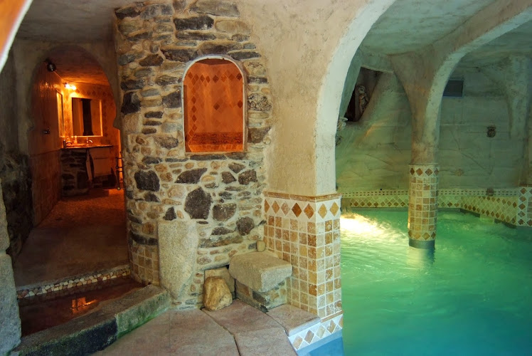 Auberge Les Écureuils Restaurant Creperia Bar à Valcebollère