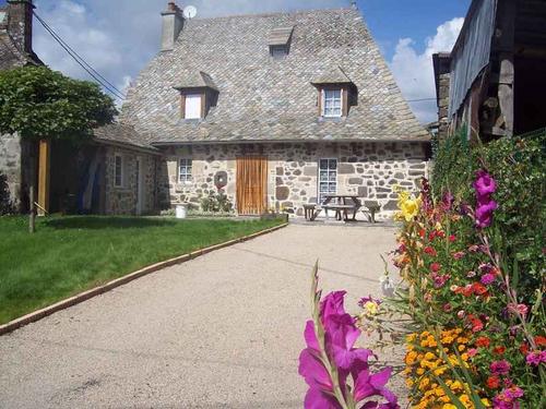 Gîte typique du Carladez à Brommat