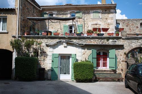 maison typique de village à LA BRUGUIERE