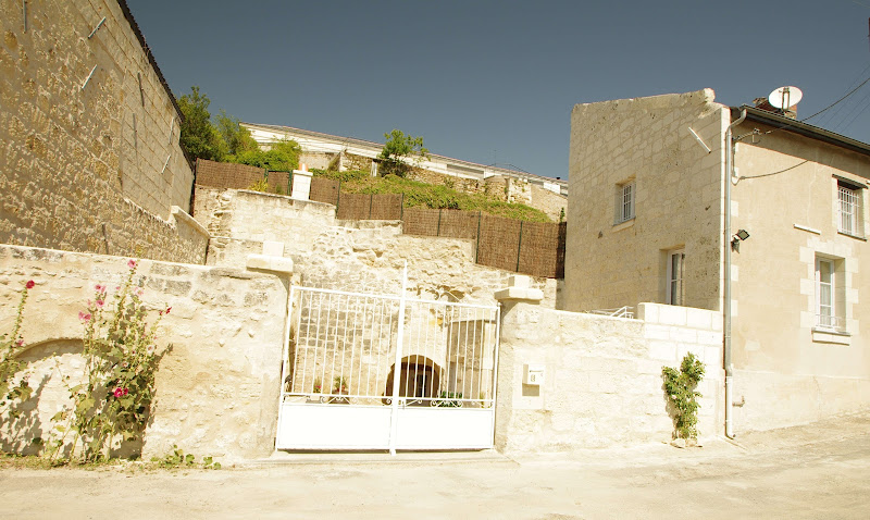 Le Logis Troglo du Vigneron à Parnay