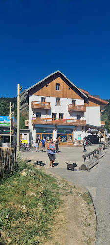 Hôtel Le Central à Les Déserts