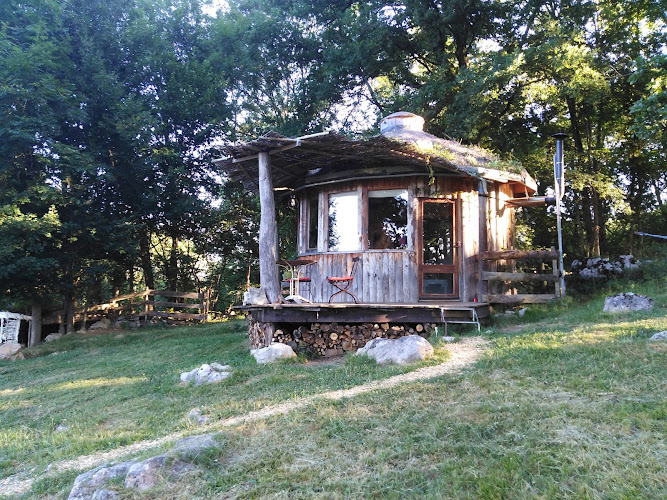 Cabane ronde écolo à Rimont