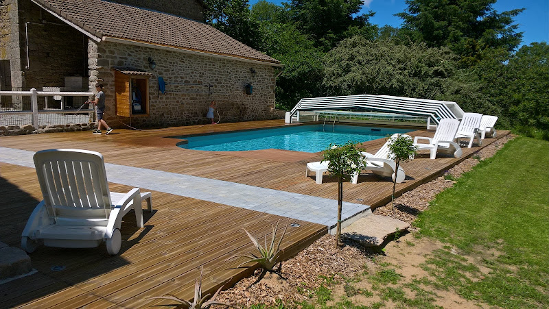 Gite avec Piscine couverte et étang à Saint-Amand-Magnazeix