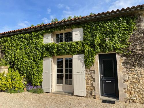 Le Vivier des Loges La Roseraie à Saint-Hilaire-des-Loges