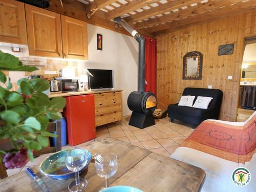 Petit gîte montagnard chauffage poêle à bois avec espace détente sauna à GAP