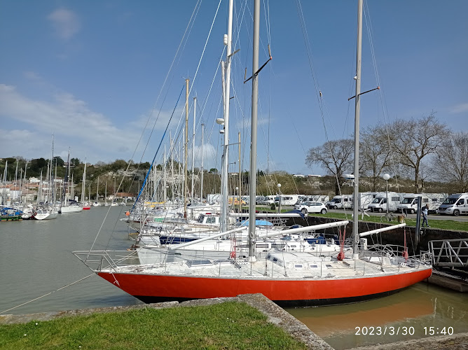 Air de Camping-Car à Mortagne-sur-Gironde