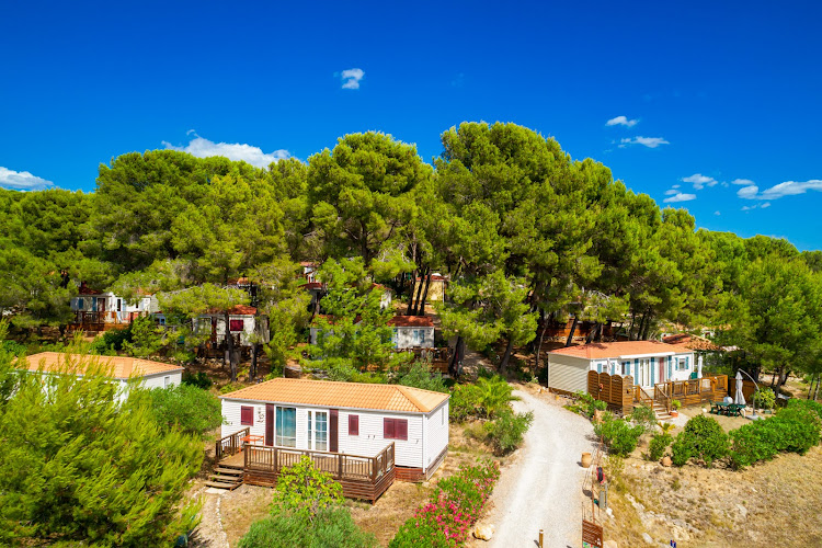 Camping résidentiel la Pinède à Castelnau-de-Guers