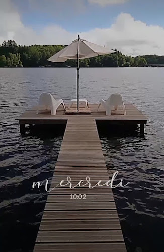 Ma cabane au bord du lac à Neuvic