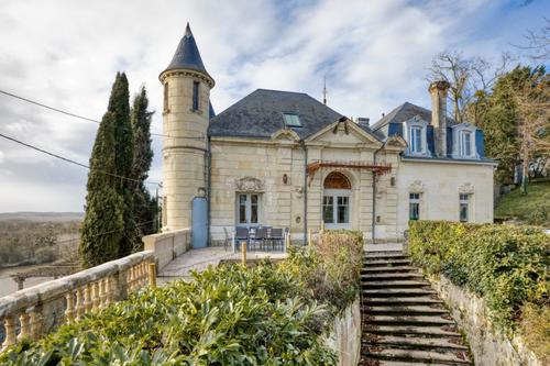 Château Satis Morituro et son logis à Chinon