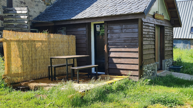 Les Cabanes Du Cézallier à Compains