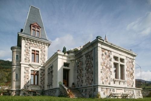 Le Chateau à VALCIVIERES