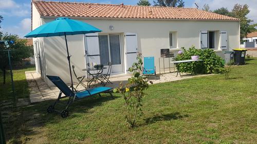 Le Chêne Vert à SAINT-HILAIRE-DE-CHALEONS