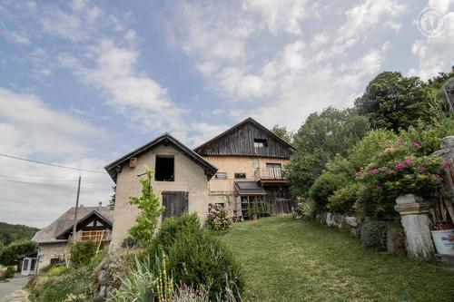 Le Petit Gîte En Bois Des Charmi à Corbel