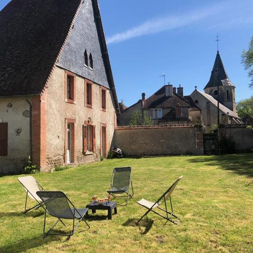L'ancienne cure à Jaligny Sur Besbre