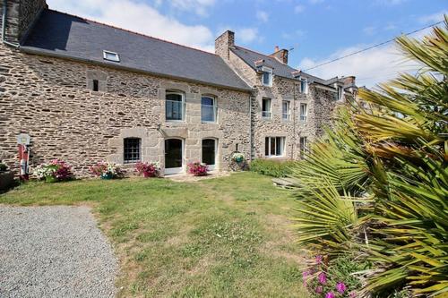 La dépendance du manoir à Langrolay Sur Rance
