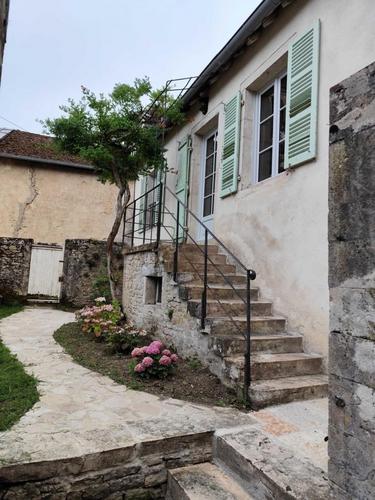 La Maison du Gardien à Montmirey La Ville
