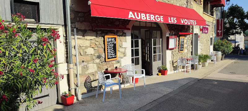 Auberge Les Voûtes. Hôtel Restaurant à Lanas à Lanas
