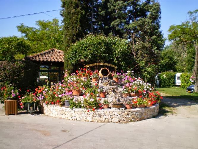 Camping Arc en Ciel à Aix-en-Provence