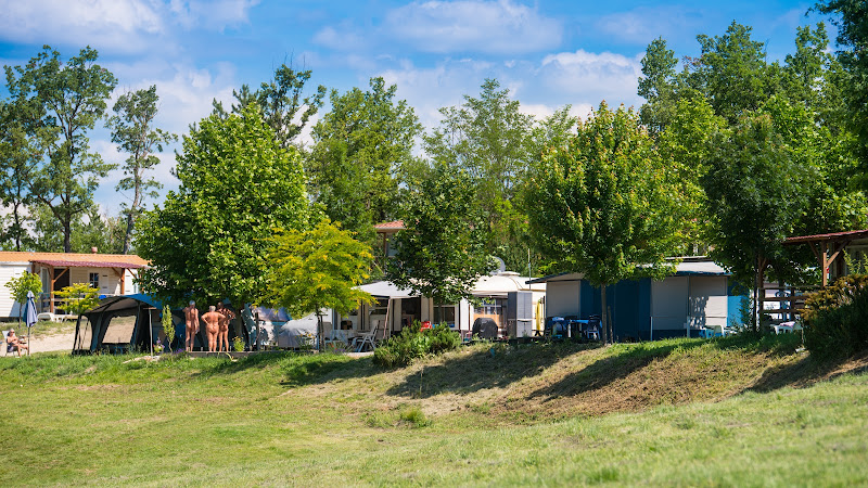 Camping Naturiste Les Lauzons à Limans