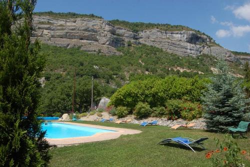Colline à ENTREPIERRES