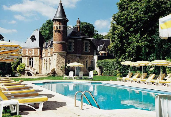 Castle of Esclimont à Auneau-Bleury-Saint-Symphorien