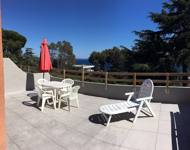 Studio avec terrasse vue mer à Le Lavandou