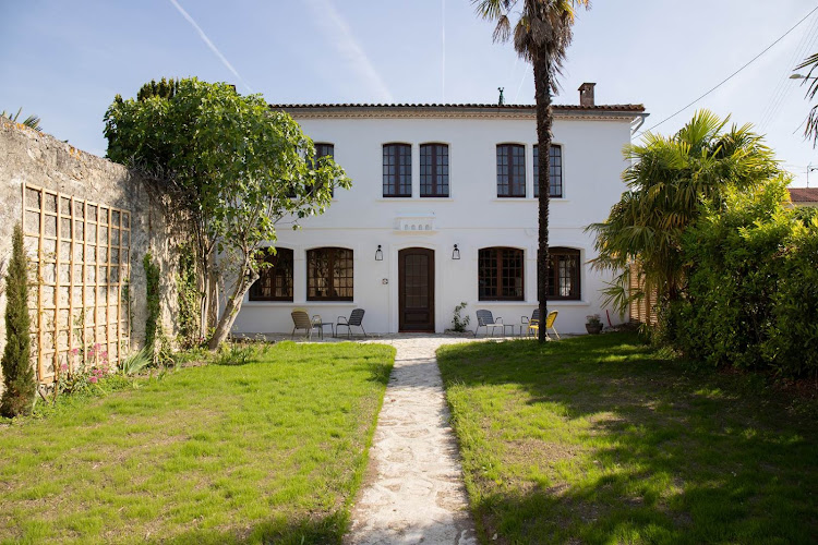 Maison Le Camélia Blanc à Saint-Ciers-sur-Gironde