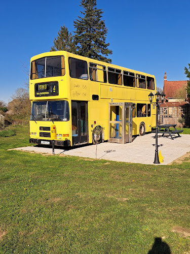 The Big Yellow Bus à Montchevrier