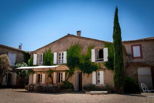 Château La Villatade - Côté Cour à Salleles Cabardes