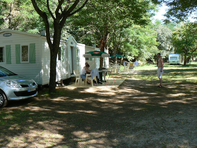 Camping Les Acacias à Uzer