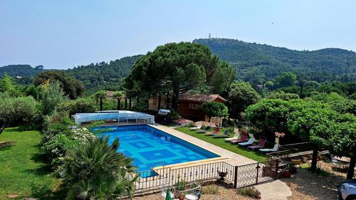 Eden en Cévennes - Sous le grand pin à Anduze