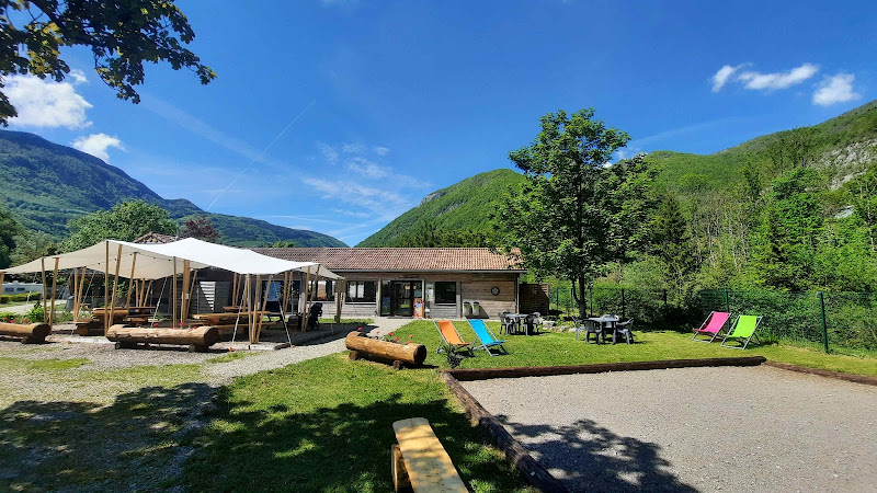 Camping Le Valserine à Chézery-Forens