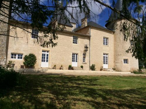 Château de Monteneau à LIMALONGES