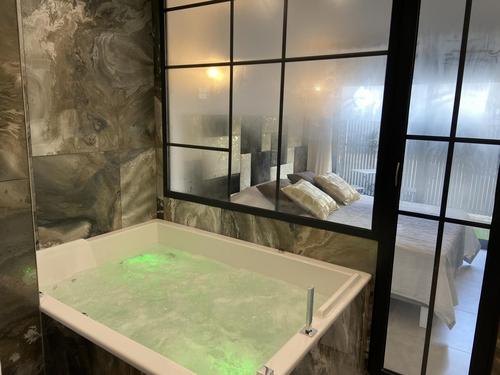 Villa ARBOR VITAE piscine privée à 13km de la Mer à La Crau