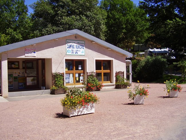 Camping Municipal du Lac à Neuvic