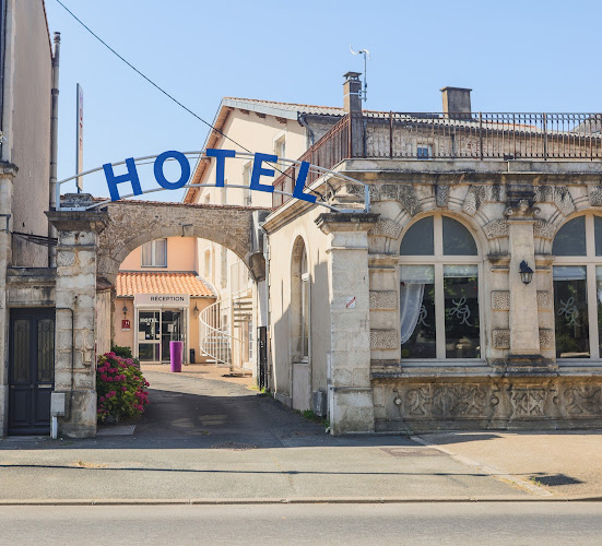 Hôtel Le Cheval Blanc à Saint-Maixent-l'École