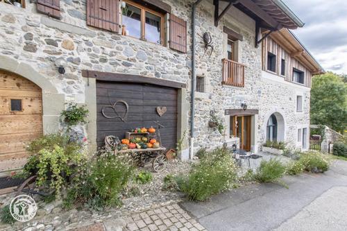 Gîte du Vallon à NEYDENS