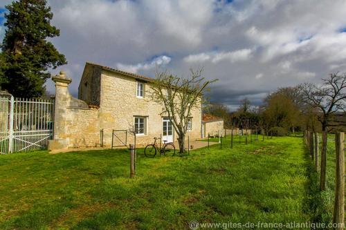 La Grange du Logis du Plessis à CHANIERS