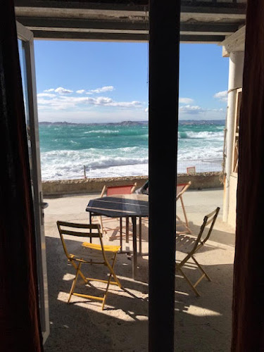 Cabanon sur la plage marseille à Marseille