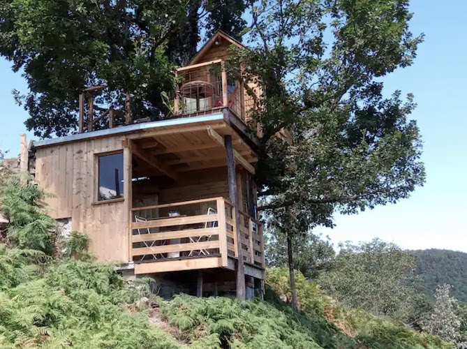 Cabane dans les arbres à Les Hermaux