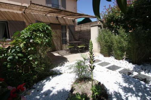 Les Glycines à Molleges